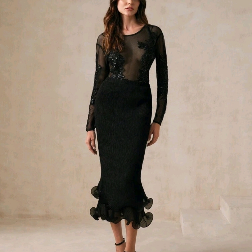 Elegant Layered Mushroom Pleated Hip Skirt With Bodycon Design - Picture 4 of 4